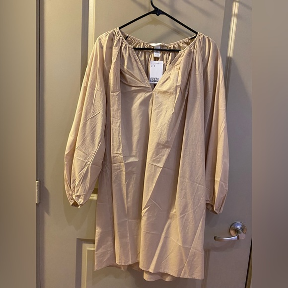 Cotton A-line Dress. V-neck. Balloon Sleeve. Raglan Sleeve. Color: Beige. H&M. - Picture 7 of 10
